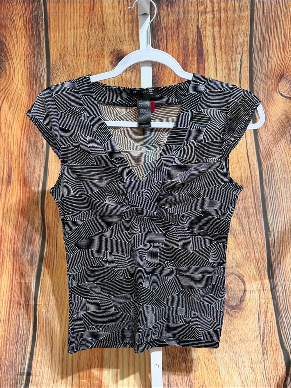 Kenneth Cole Cap Sleeve V-neck Top Size S